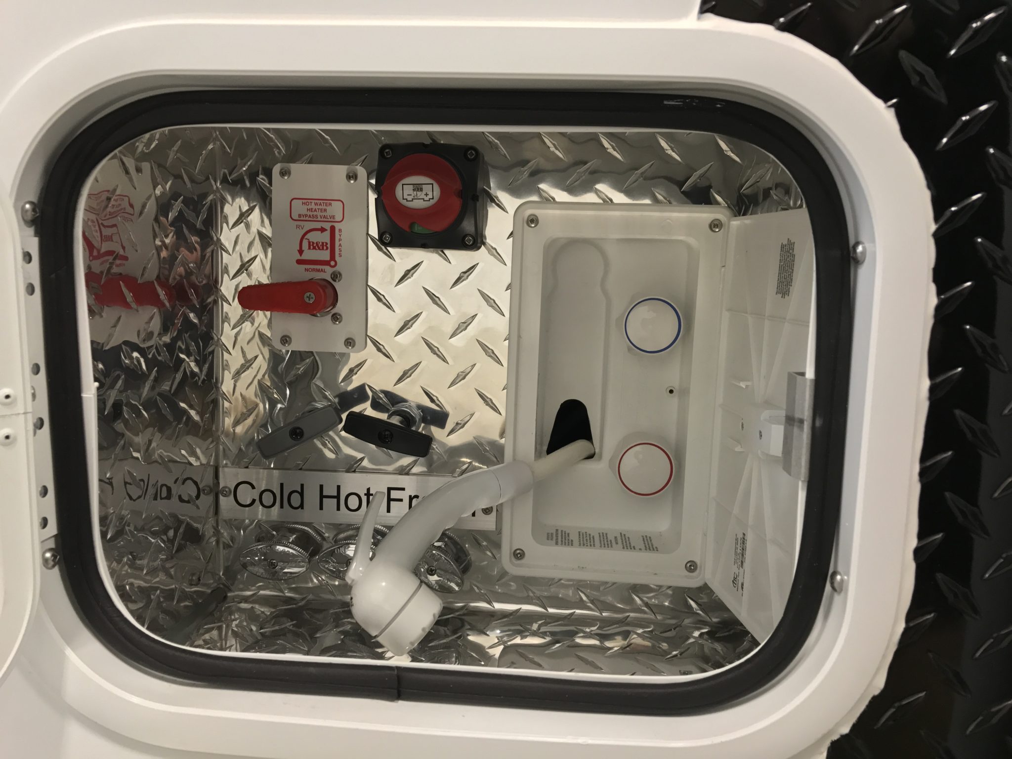 Cirrus 820 Truck Camper Exterior Shower